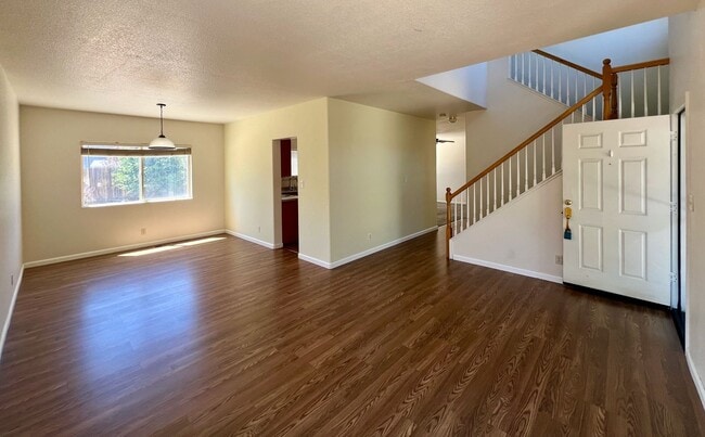Building Photo - 4 Bedroom in North West Reno