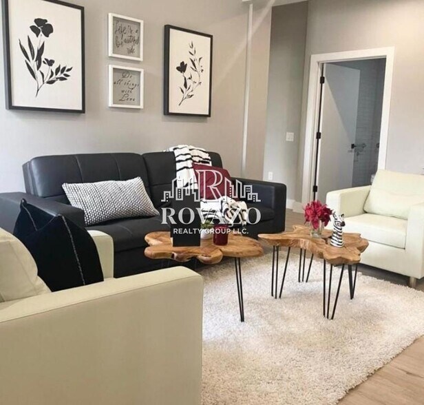 Building Photo - 502 William St