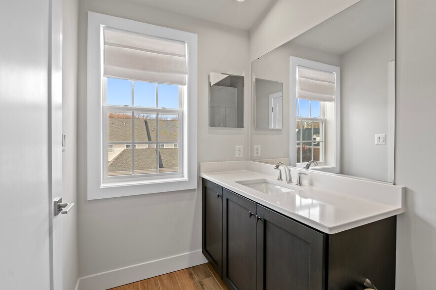 Building Photo - 23149 Dunlop Heights Ter