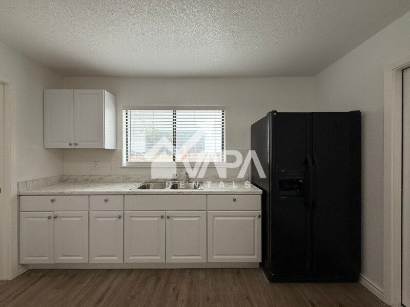 Building Photo - 4455 Sherwood Way