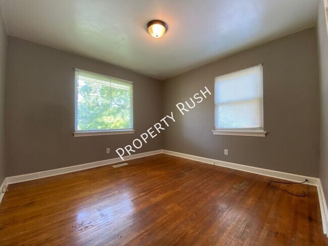 Building Photo - 1503 Pin Oak Dr