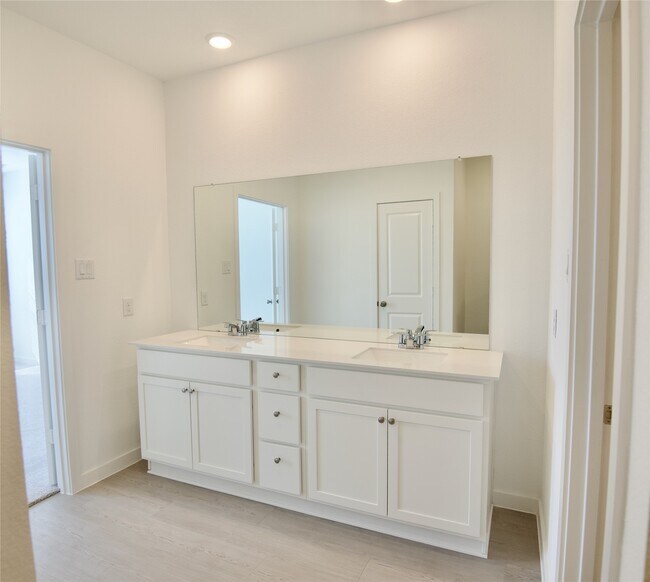 Building Photo - 10615 Summers Wy