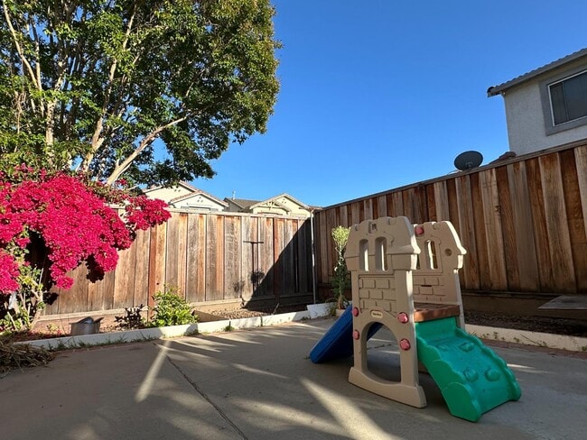 Building Photo - 34117 Songbird Terrace