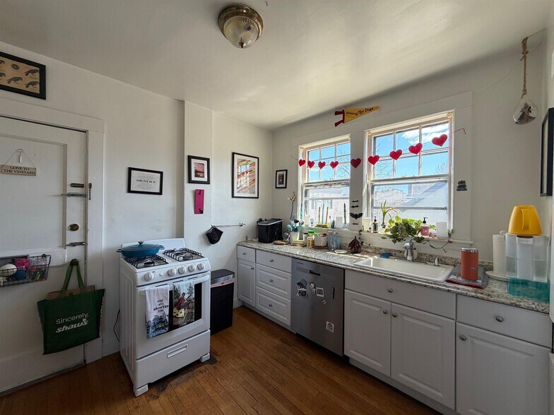 Building Photo - 160 Norfolk St