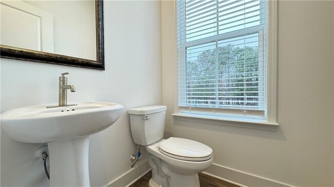 Building Photo - 813 Atkins Ln