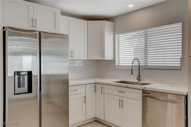 Building Photo - 4683 Calderwood St
