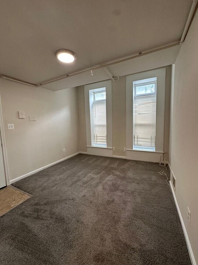 Building Photo - 1810 N Calvert St