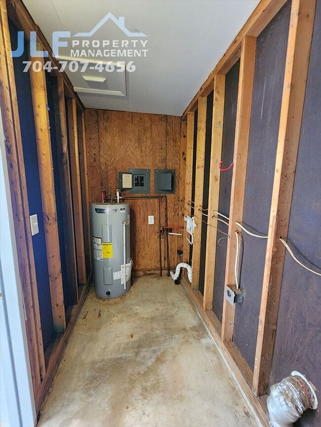 Building Photo - Fully Remodeled 3 Bed/1.5 Bath Ranch in Be...