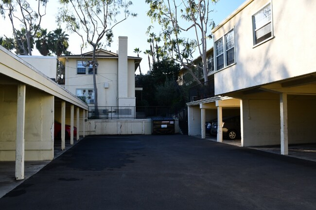 Building Photo - 5174 Franklin Ave