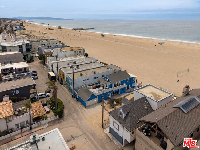 Building Photo - 6419 Ocean Front Walk