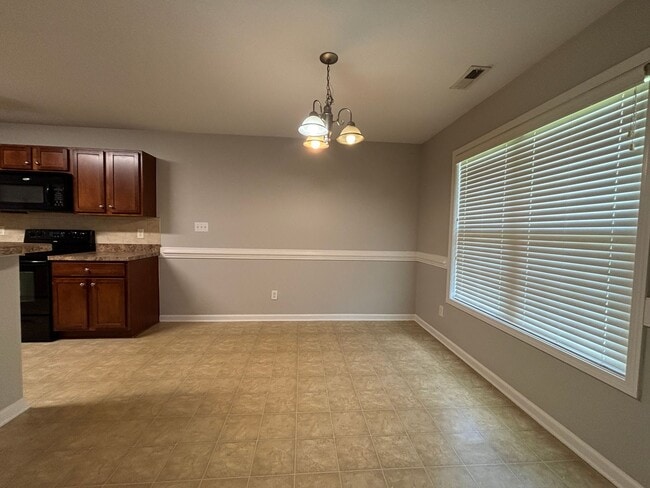 Building Photo - For Rent - 4 bedrooms - close to 295