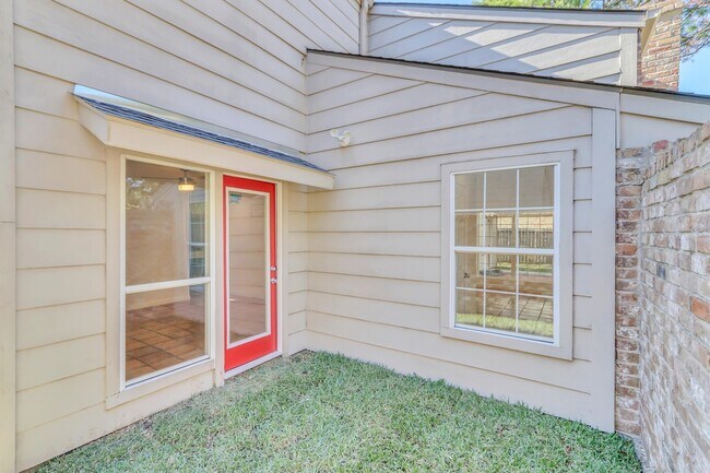 Building Photo - 13911 Piping Rock Ln