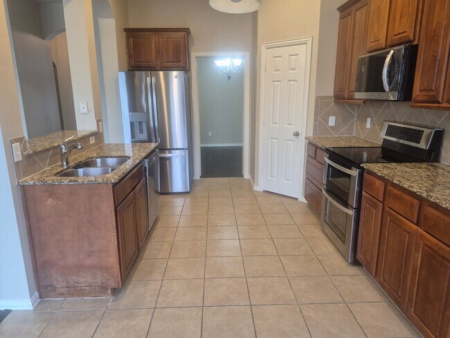 Building Photo - 709 Shady Meadow Ln