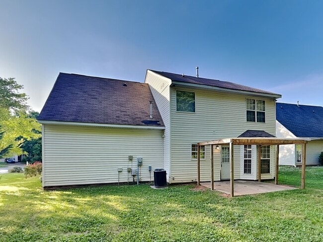 Building Photo - 6047 Hedgecrest Pl