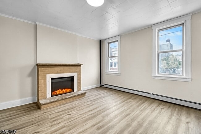 Building Photo - 318 S 7th St