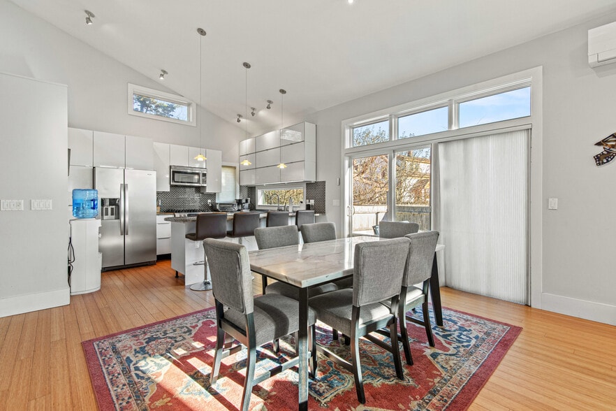 Building Photo - 18 Rosedale St