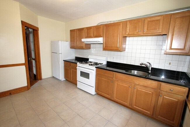 Building Photo - 475 Ashmont St