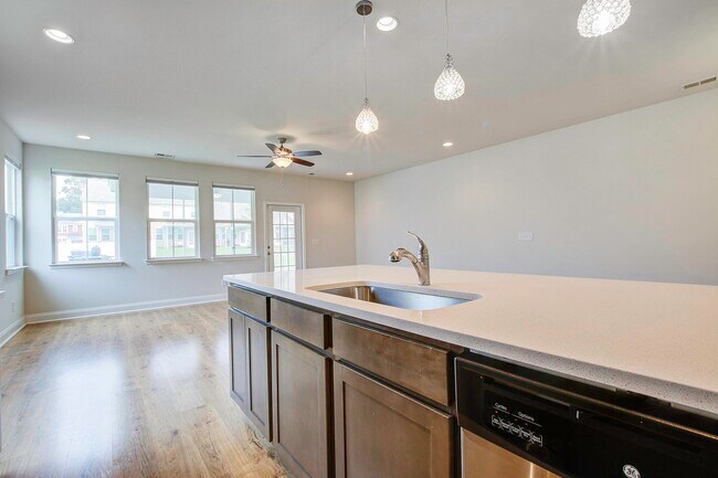 Building Photo - 7824 Montview Rd