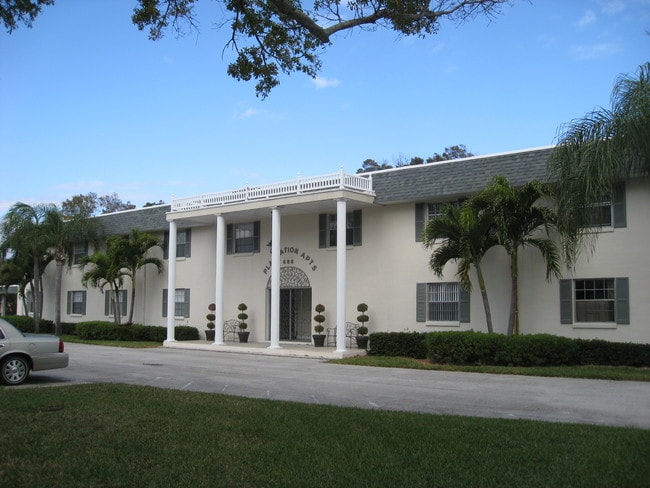 Primary Photo - Plantation Apartments