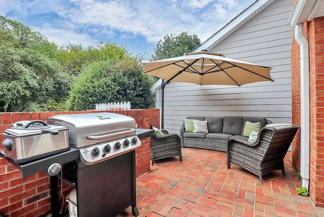 Building Photo - 9252 N Vicksburg Park Ct