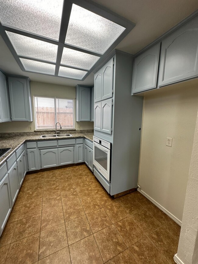 Building Photo - 2352 N Katy Ave