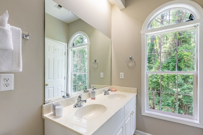 Building Photo - 9776 Leyland Dr