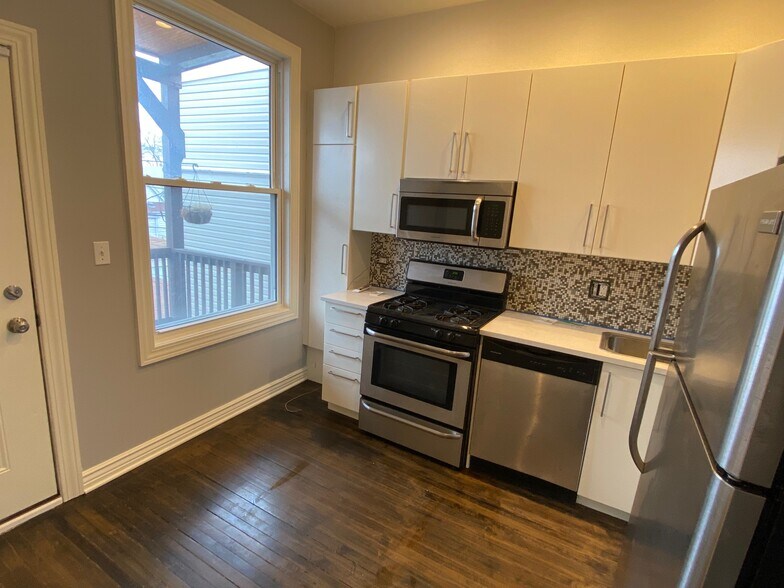 Building Photo - 1646 W Olive Ave