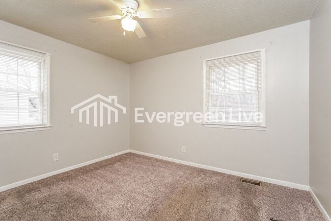 Building Photo - 1708 Cedrow Dr