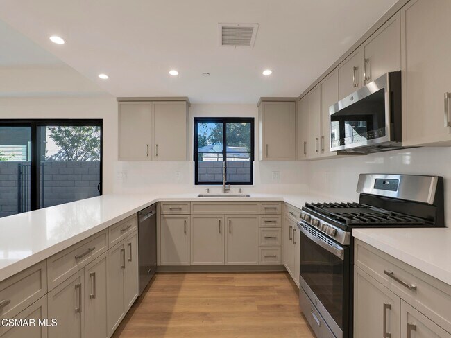 Building Photo - 3190 Los Robles Rd