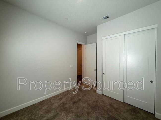 Building Photo - 614 Madrone St