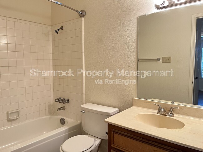 Building Photo - 214 Kettler Dr