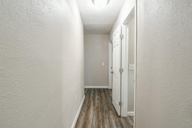 Building Photo - 319 Rustic Dr
