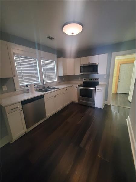 Building Photo - 711 W 42nd St