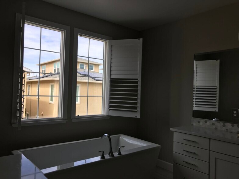 master room bathroom - 4363 Wallis Ranch Dr