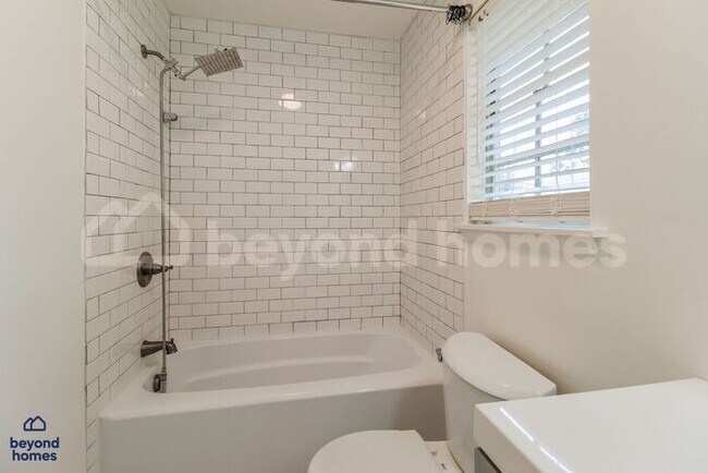 Building Photo - 3-Bedroom Home with Modern Updates and Spacious Yard - Ready for YOU to Move-In!