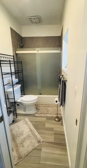 Building Photo - 8489 Larch Ave