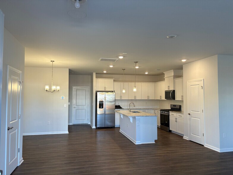 Building Photo - 124 Abbots Mill Dr