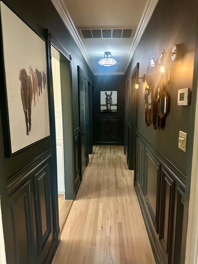 Building Photo - 456 King St