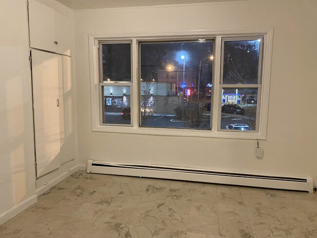 Primary Photo - 813 7th St