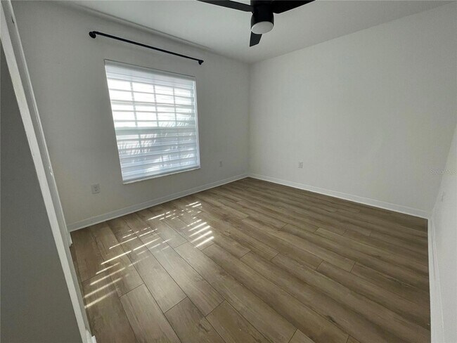 Building Photo - 112 Oakwood Ct