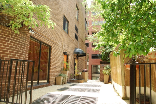 Building Photo - 3222 Cherry Hill Ln