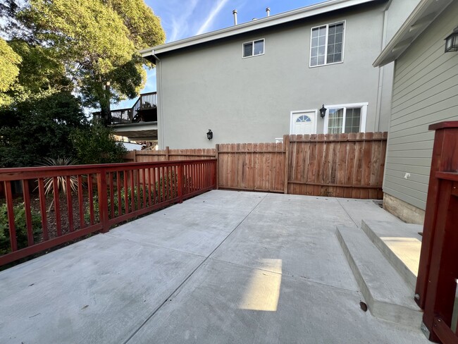 Great patio for BBQ - 10 Beresford Ct