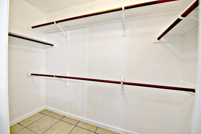 Building Photo - 904 Lantana Ln