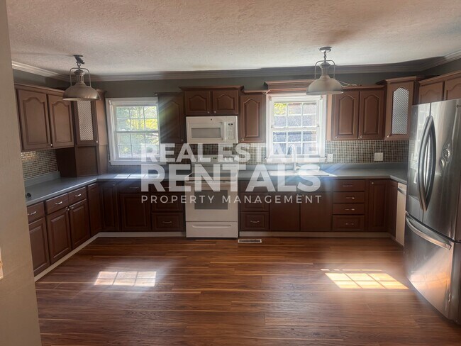 Building Photo - 514 Country Club Pl