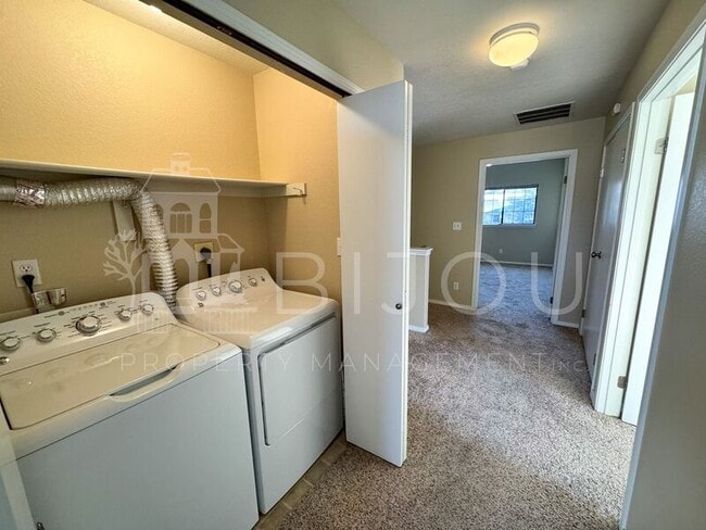 Building Photo - 2195 Alicia Point