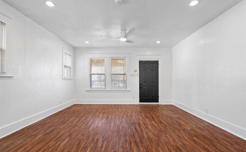 Building Photo - 719 S Montreal Ave