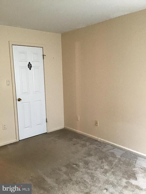 Building Photo - 45011 Bennett Pl