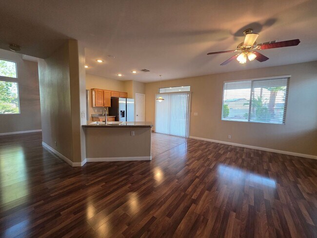 Building Photo - 748 Maccabe Ave