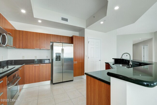 Building Photo - 241 Riverside Dr