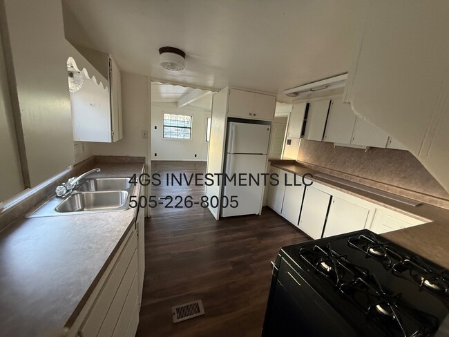 Building Photo - 1700 E 15th St